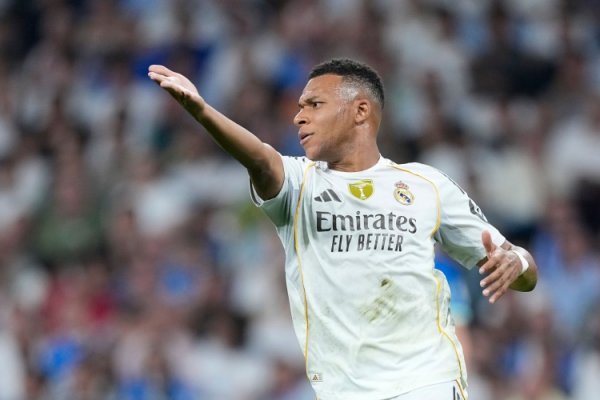 Đi xa hơn! MBappe đã vượt qua 