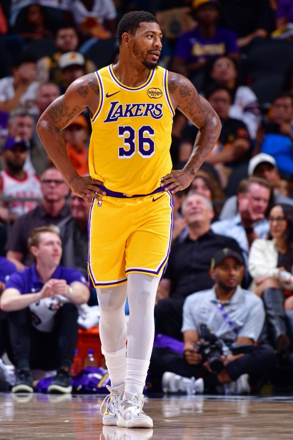 Mỗi người ghi một bàn! Laravia