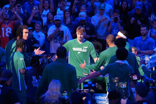 Trận đấu trên sân nhà với Trai