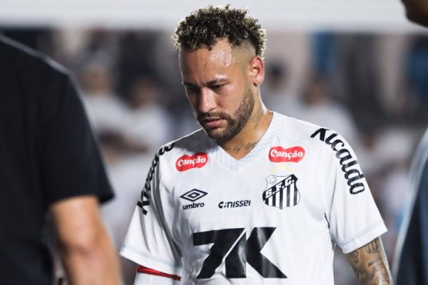 Lại chấn thương 🤕 Truyền thông Pakistan: Neymar bị đau đầu gối trái sau khi phẫu thuật tái tạo dây c